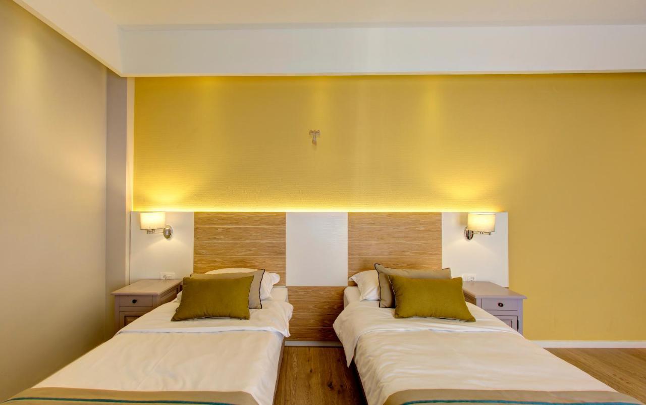 Double or Twin Room,998910447:JPEG